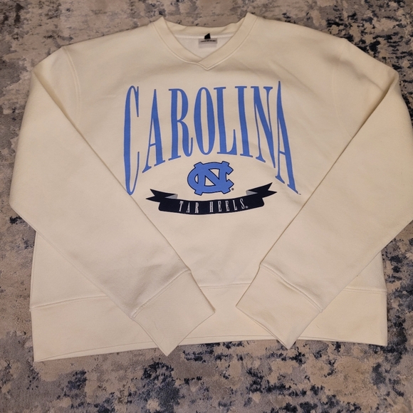 Sweaters - Cream Carolina Tar Heels Womans Sweater